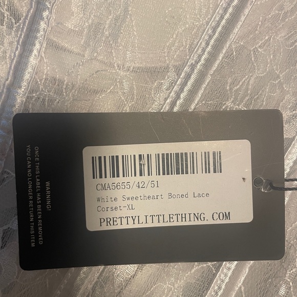 White sweetheart boned lace corset. - Picture 11 of 12